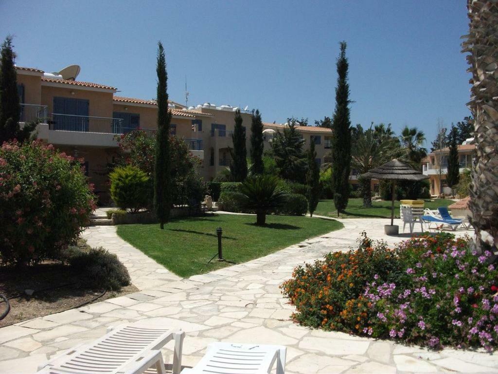 Sienna Palm Hotel Пафос Екстериор снимка